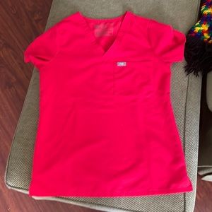 Figs scrub top in red